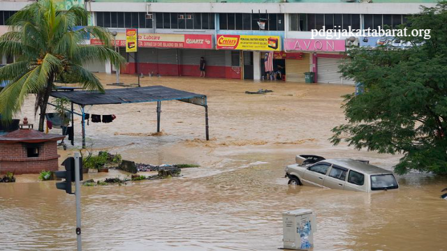 Banjir Melanda Asia Tenggara: Indonesia, Malaysia, dan Thailand mengalami banjir besar akibat hujan lebat