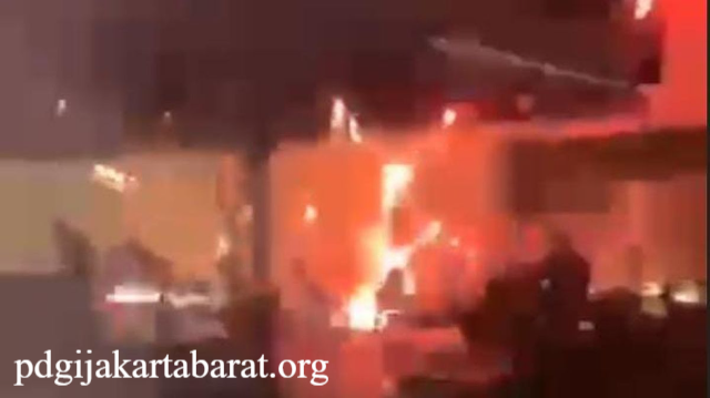 Aksi Brutal Geng Motor Serang Gedung Kejari dengan Petasan