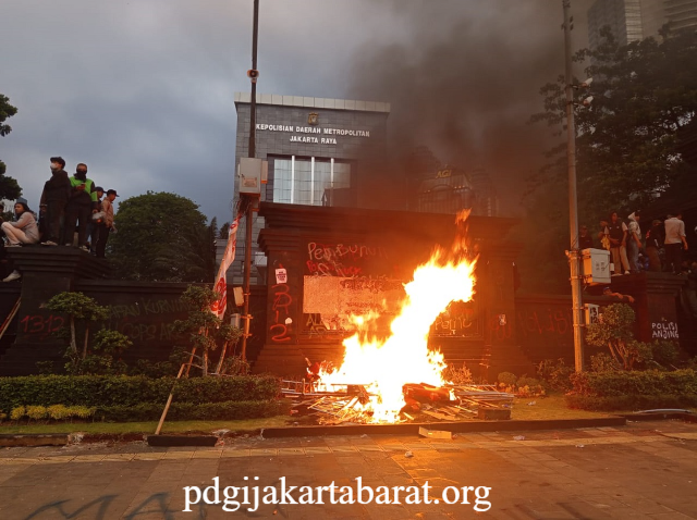 Kericuhan Demo Mahasiswa di Polda Metro Jaya