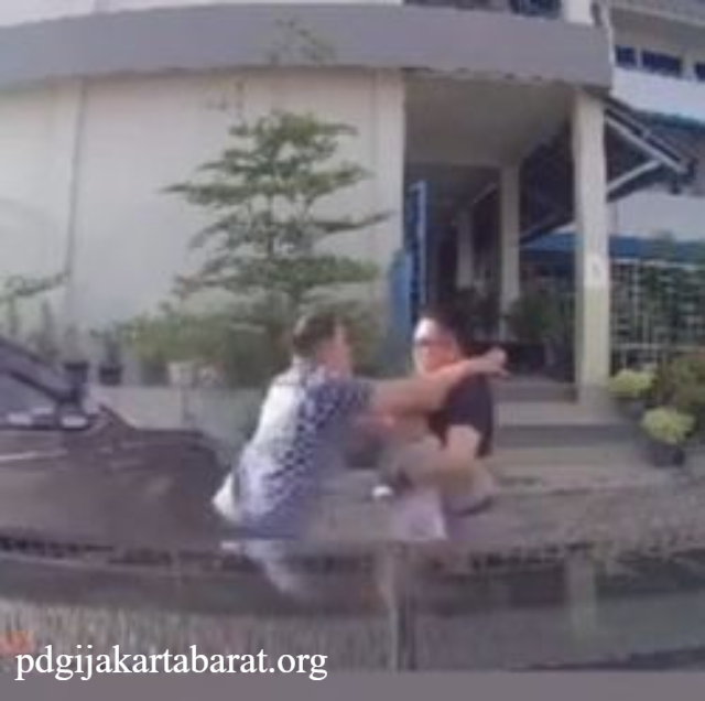 Viral di Pekanbaru Pemobil Pukul Pejalan Kaki