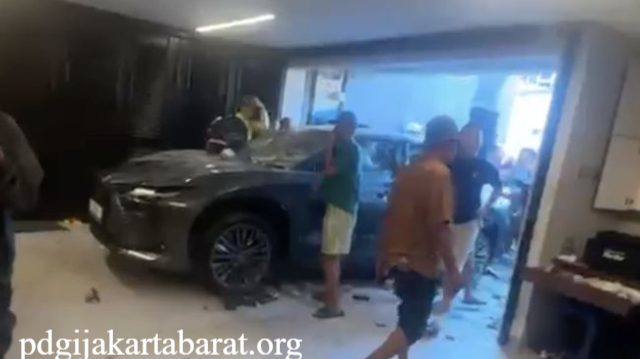 Viral Rumah Politisi Ahmad Sahroni Dijarah Warga